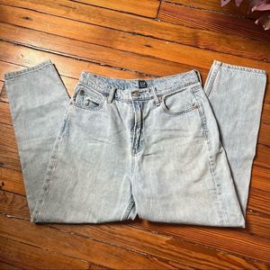 Gap light wash mom jean size 8